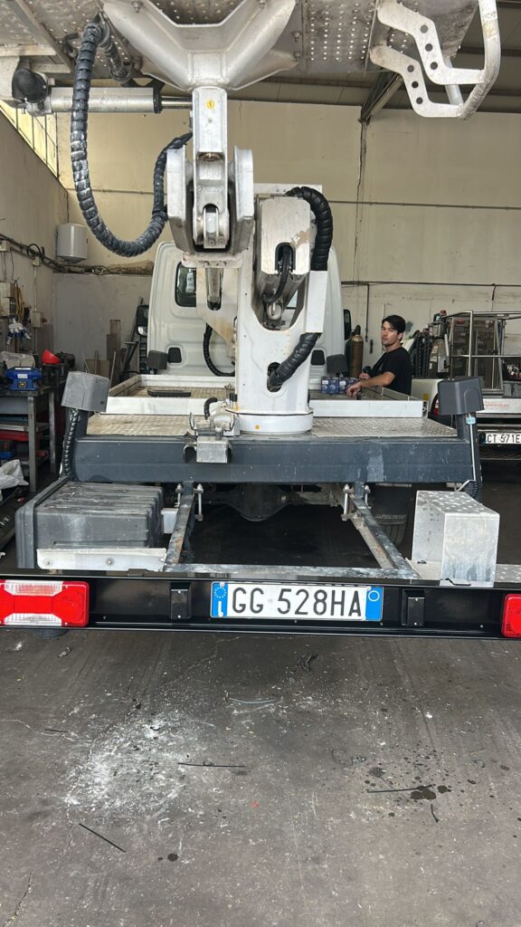 ASSISTENZA MONTACARICHI